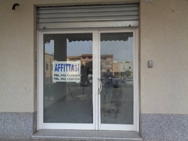 Foto Attività commerciale in piazza ciusa, Carbonia Centro di 160 m²