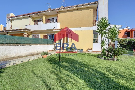 Foto Villa unifamiliare in Via Garigliano, Ardea di 181 m² con 6 locali