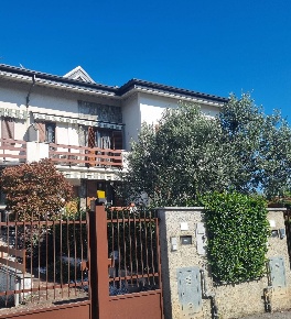 Foto Villa a schiera in via romagna, Gorgonzola di 192 m² con 4 locali