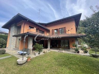 Foto Villa singola in Strada Privata del Golf, Carimate Centro di 570 m²