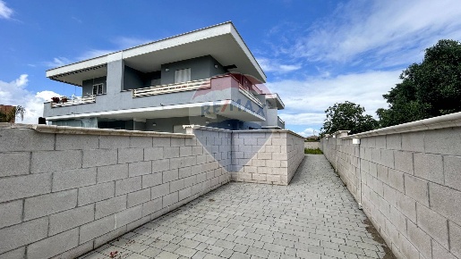 Foto Villa unifamiliare a Ladispoli Zona Domitilla di 110 m² con 4 locali