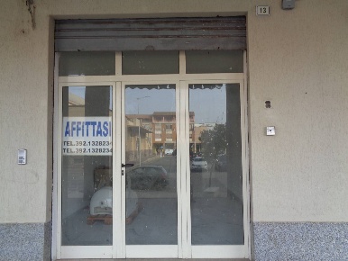 Foto Attività commerciale in piazza ciusa, Carbonia Centro di 140 m²