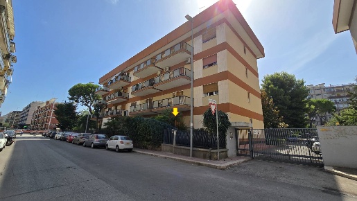 Foto Locale commerciale in Via Giuseppe Palmieri, Bari San Pasquale