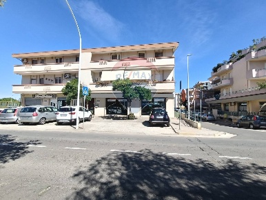Foto Locale commerciale in Via Carmine, Assemini Centro di 110 m²