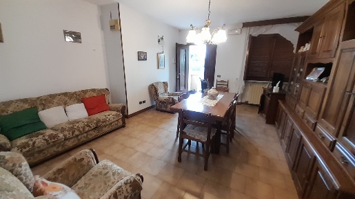 Foto Appartamento in via Zanibelli, Pietrasanta di 120 m² con 6 locali