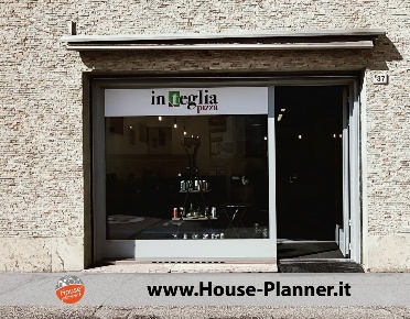 Foto Locale commerciale in Via Negrelli 37, Rovereto di 89 m² con 2 locali
