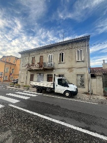 Foto Casa indipendente a Gonzaga Centro di 100 m² con 7 locali in vendita