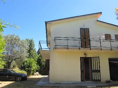 Foto Villa unifamiliare in Via Sant'Elena  5, Fara in Sabina di 160 m²