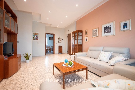 Foto Appartamento in Via Vittorio Veneto, Monopoli Centro di 125 m²