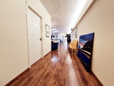 Foto Ufficio a Ancona Candia di 450 m² con 8 locali in vendita