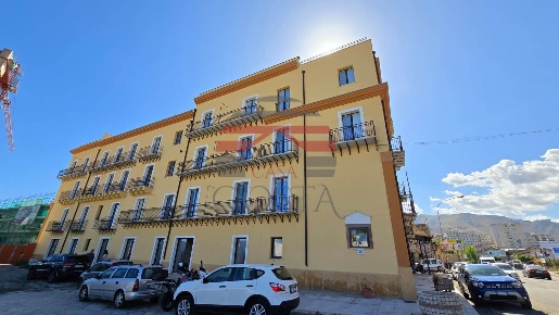 Foto Negozio in PIAZZA TONNARAZZA 6/7, Palermo Sant'Erasmo di 73 m²