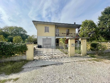 Foto Casa indipendente a Borgo Virgilio Due Pini - Te Brunetti di 189 m²