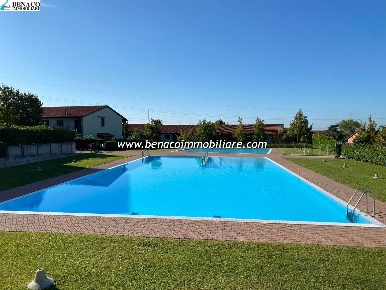 Foto Appartamento a Castelnuovo del Garda Sandrà di 72 m² con 3 locali