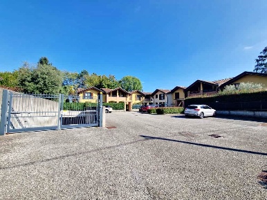 Foto Garage in VIA XX SETTEMBRE 43/A, Rovellasca di 35 m² con 1 locali