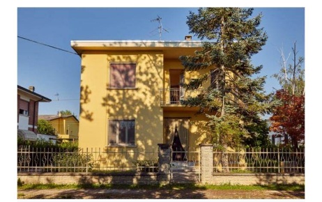 Foto Casa indipendente a Suzzara Centro di 250 m² con 8 locali in vendita
