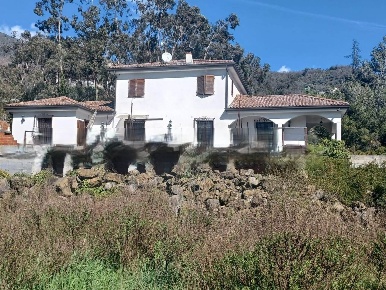 Foto Villa unifamiliare a Isolabona di 485 m² con 8 locali in vendita