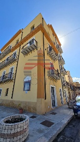 Foto Negozio in Piazza Tonnarazza 2/3, Palermo Sant'Erasmo di 130 m²