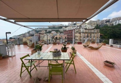 Foto Appartamento a Napoli Piazza Amedeo - Parco Margherita di 83 m²