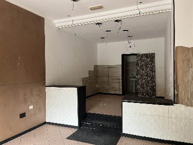 Foto Negozio a Salerno Centro di 40 m² con 2 locali in vendita