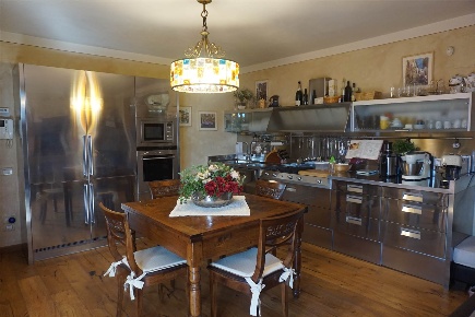 Foto Villa unifamiliare a Montespertoli Centro di 287 m² con 12 locali