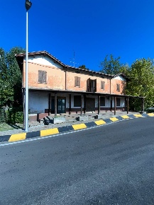 Foto Casa indipendente a Guastalla di 700 m² con 10 locali in vendita