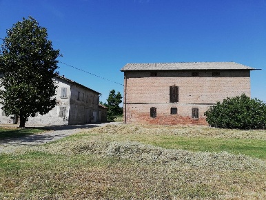Foto Multiproprietà a Campagnola Emilia di 700 m² con 10 locali in vendita