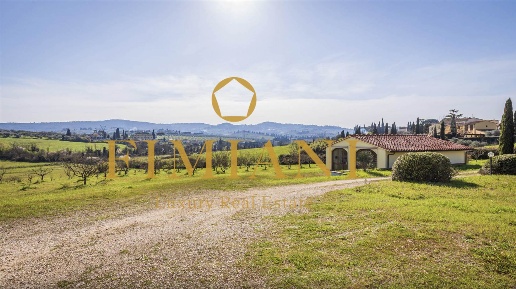 Foto Cessione attività in Via delle Selve, Scandicci di 400 m² con 8 locali