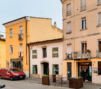 Foto Casa indipendente a Mantova Centro di 241 m² con 3 locali in vendita