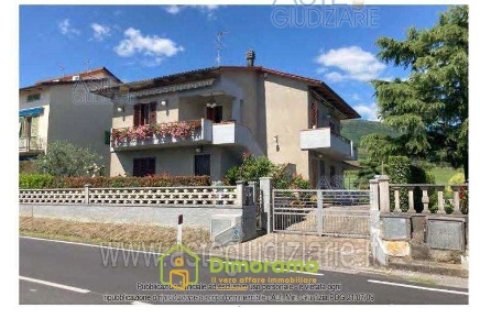 Foto Appartamento a Pistoia di 127 m² con 6 locali in vendita