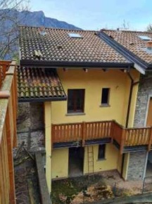 Foto Appartamento in Via Camarelli, San Giovanni Bianco di 64 m² in vendita