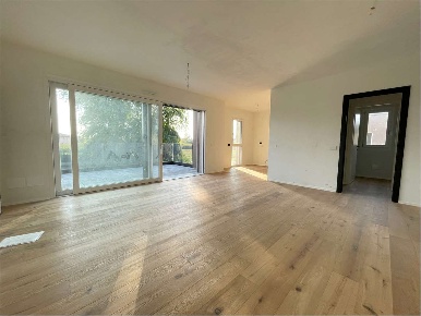 Foto Appartamento in via Manzoni, Guanzate Centro di 102 m² con 4 locali