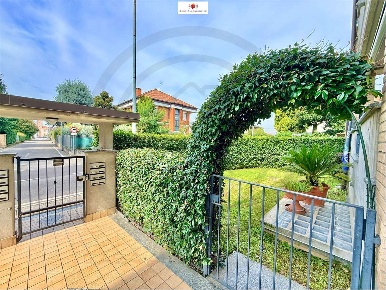 Foto Appartamento in VIA VENEZIA, Giussano Centro di 145 m² con 4 locali