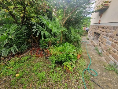 Foto Appartamento in Via Acuto, Firenze Fortini di 125 m² con 5 locali