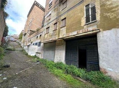 Foto Box in Via Federico Jorini, Roma Portuense di 890 m² con 1 locali