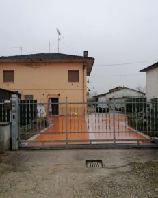 Foto Appartamento in Via per Volongo, Gambara Centro di 131 m² con 5 locali