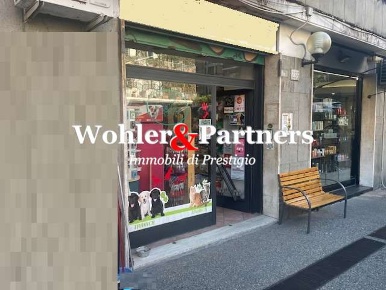 Foto Attività commerciale in Via della Farnesina 235, Roma di 85 m²