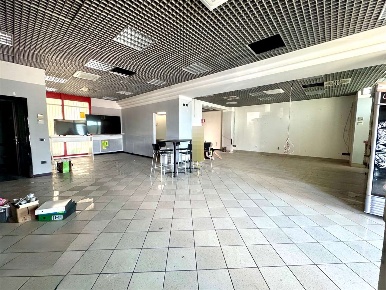 Foto Negozio in Via Ramera 104, Ponteranica di 135 m² con 3 locali