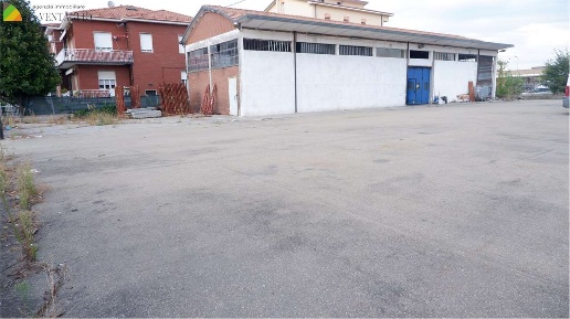 Foto Capannone industriale a Sassuolo di 655 m² con 5 locali in vendita