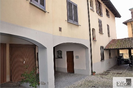 Foto Appartamento in Via Castelfilardo, Gemonio di 90 m² con 3 locali