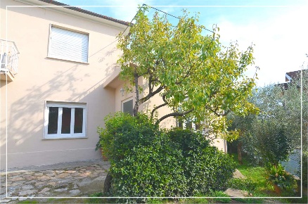 Foto Villa bifamiliare a Monsummano Terme di 210 m² con 8 locali in vendita