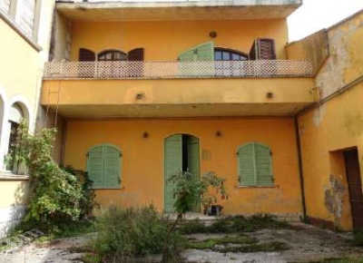 Foto Appartamento in Via Giuseppe Mazzini, Roverbella Centro di 221 m²