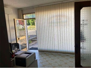 Foto Negozio in Via Roma  54, Cona Pegolotte di 42 m² con 2 locali