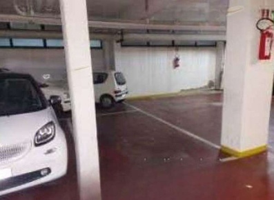 Foto Box in Viale del Tintoretto, Roma Tintoretto di 11 m² con 1 locali