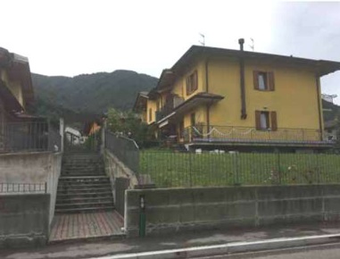 Foto Appartamento in via Enio Salvi, Zogno Stabello di 116 m² con 6 locali