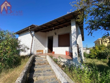 Foto Villa unifamiliare in via mazzini, Gambolò Centro di 200 m² in vendita