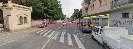 Foto Locale commerciale in Viale 5 Giornate, Caronno Pertusella Centro