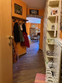 Foto Appartamento in Via Roma, Cesana Torinese Centro di 80 m² con 2 locali