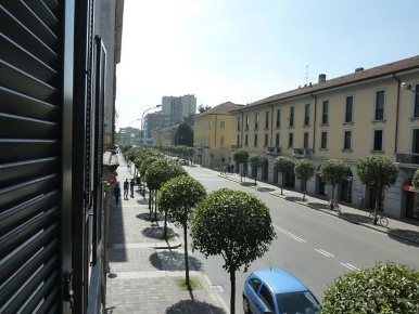 Foto Box in Corso Milano, Monza San Carlo - Stazione di 18 m² in affitto