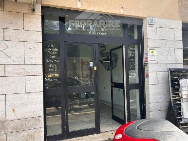 Foto Negozio in Via Fabiola 51, Roma Monteverde Nuovo di 50 m² con 1 locali