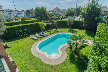 Foto Villa bifamiliare a Cernusco sul Naviglio di 200 m² con 5 locali
